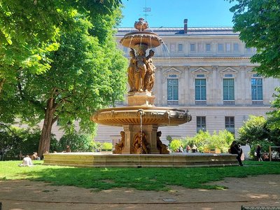 루부아 광장(스퀘어 루부아)